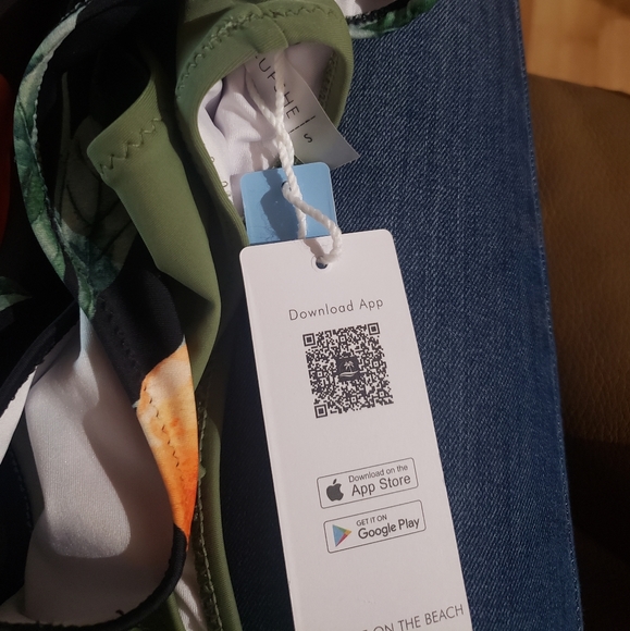 Cupshe one piece bathing suit/ open back - Picture 8 of 8